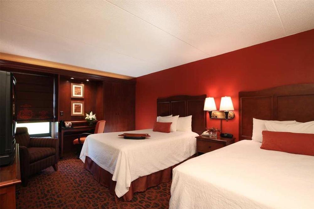 Hampton Grand Rapids/north 3* Walker